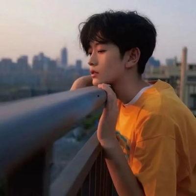 娱乐吃瓜头像男真人图片,从吃瓜头像到真人风采的华丽转身